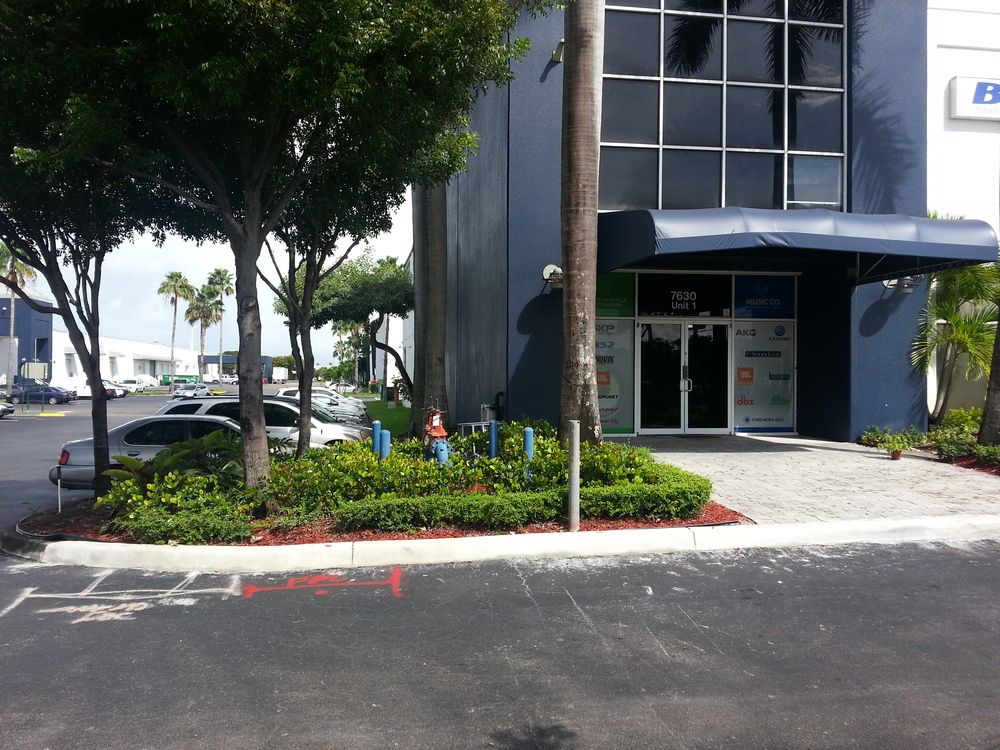 Palmetto Expressway Frontage Office/Industrial For Sale: 7630 NW 25th St Ste 1, Miami, FL 33122